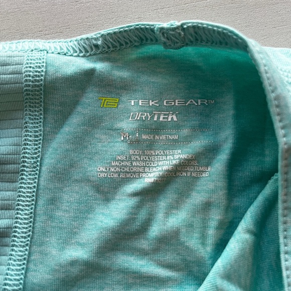 Tek Gear. Size M. Mint green. Short sleeve. - Picture 6 of 6